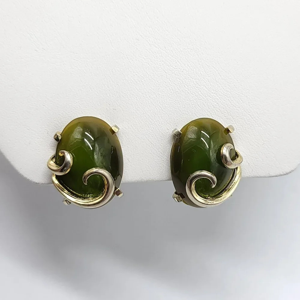 Whiting Davis Co Gold Tone Green Faux Tiger Eye Swirl Clip On Earrings Vintage